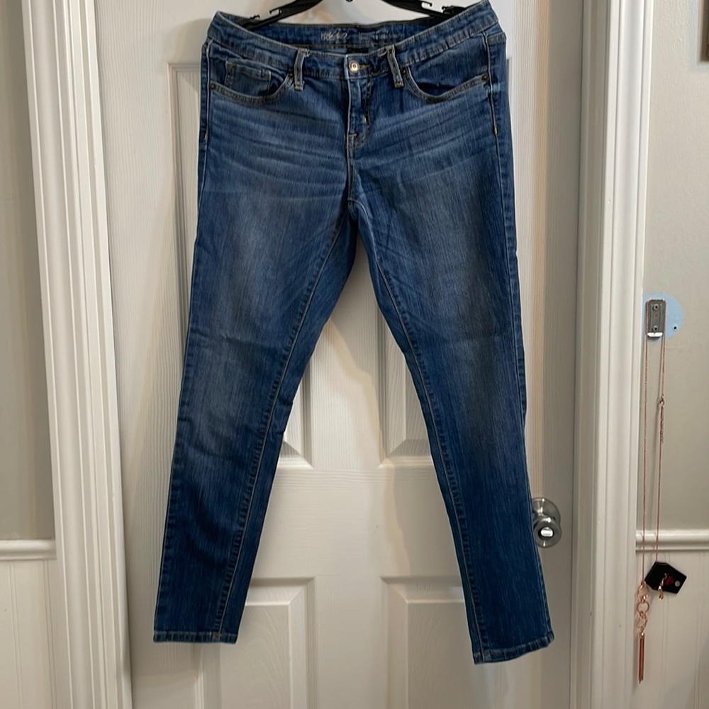 Non distressed skinny jeans 👖